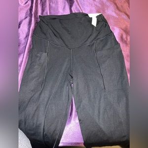 Black workout leggings with side pockets